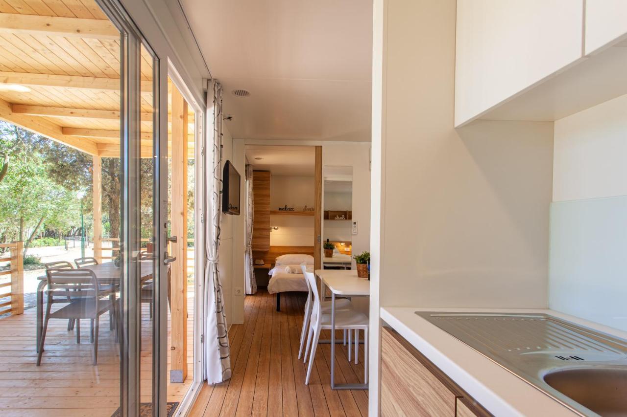 Mobile Homes Lopari เนเรซีน ภายนอก รูปภาพ