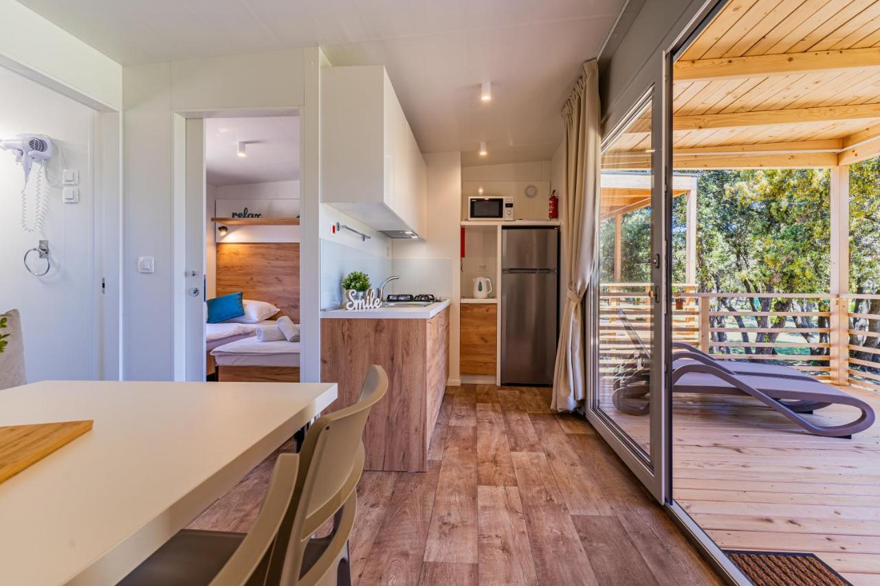 Mobile Homes Lopari เนเรซีน ภายนอก รูปภาพ