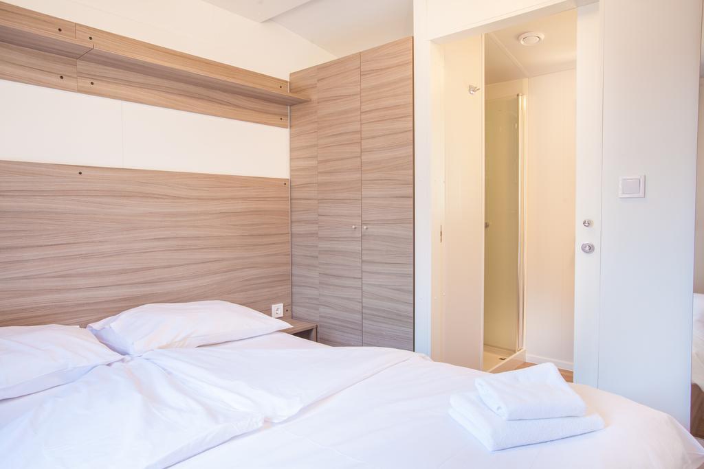 Mobile Homes Lopari เนเรซีน ภายนอก รูปภาพ